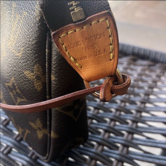 Louis Vuitton POCHETTE ACCESSOIRES - Picture 7 of 12